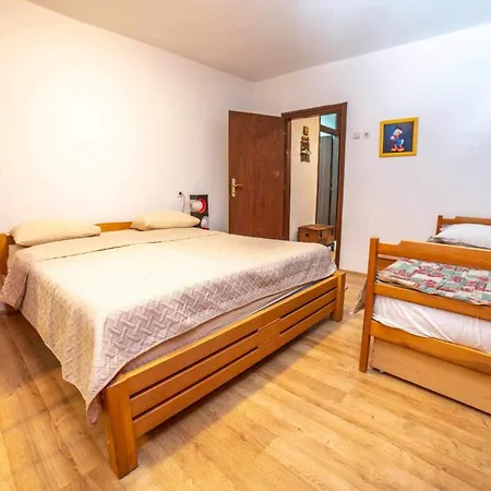 Gif Apartment *